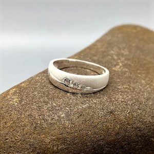 925 zilveren ring, mat en glanzend met zirkonia steentjes, wit