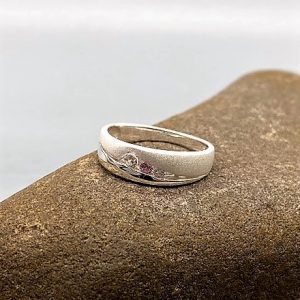 925 zilveren ring, mat en glanzend met zirkonia steentjes, wit en roze