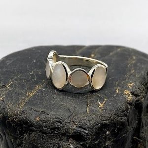 925 zilveren ring, glanzend met zee-opaal