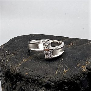 925 zilveren ring, mat / glanzend met zirkonia steentjes, wit