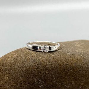 925 zilveren ring, glanzend met zirkonia steen, wit