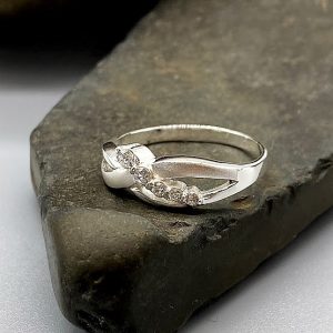 925 zilveren ring, glanzend met zirkonia steentjes, wit
