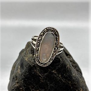925 zilveren ring, glanzend met halfedelstenen en markasieten, wit