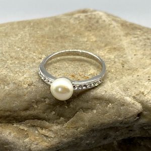 925 Silberring, glänzend mit Kristallsteinen und Perle